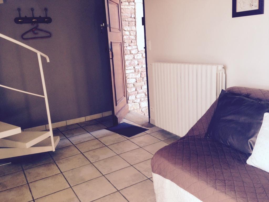Le Vieux Chateau Leynes Room photo