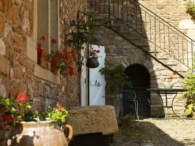 Le Vieux Chateau Leynes Exterior photo